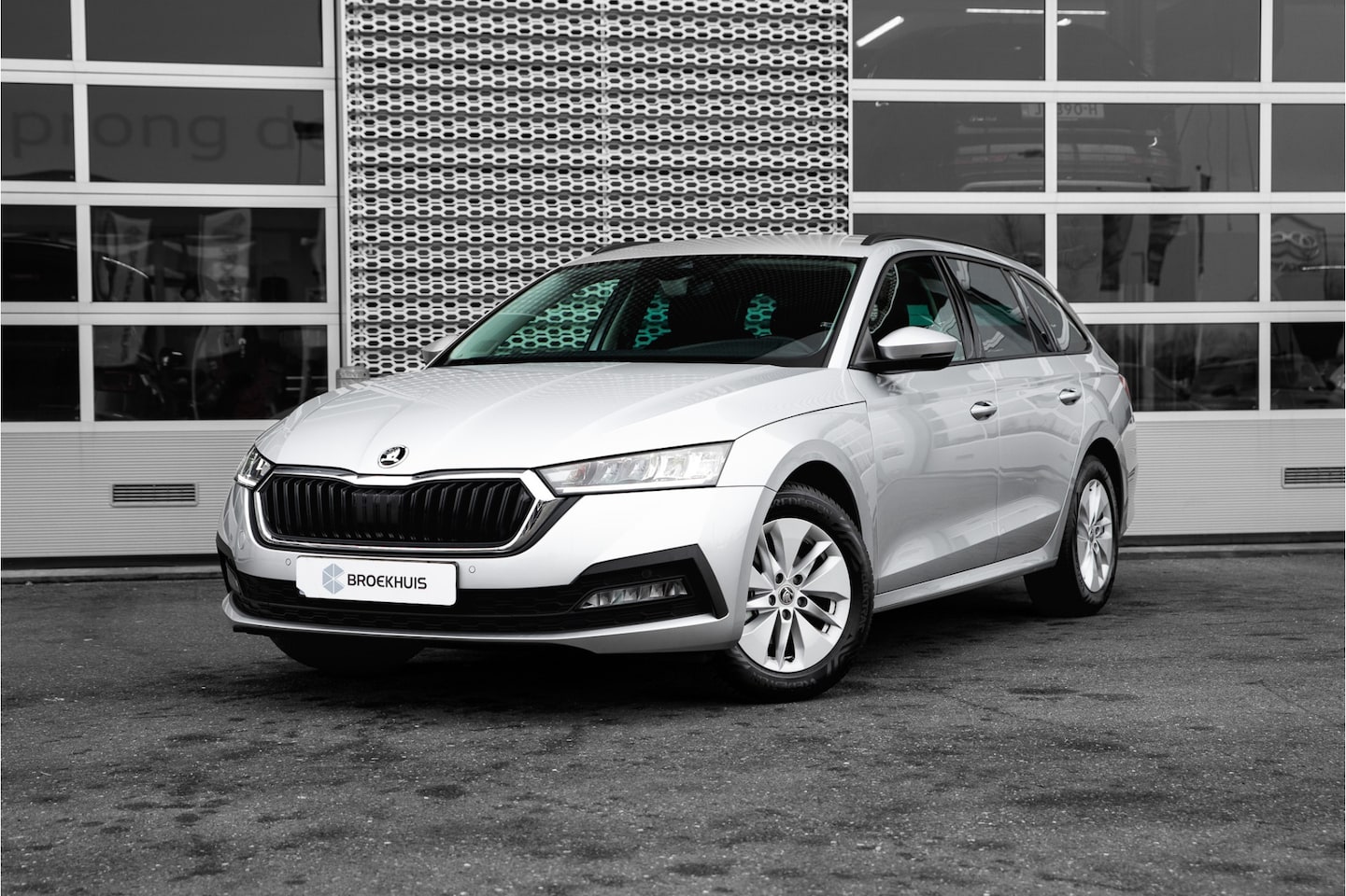 Skoda Octavia Combi - 1.0 TSI Business Edition | Trekhaak | Navigatie | Carplay | Cruise control - AutoWereld.nl