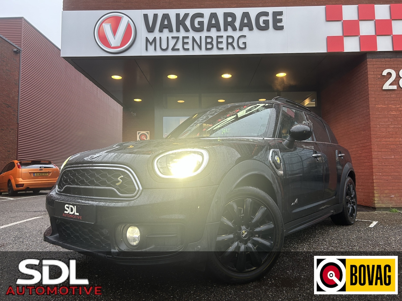 MINI Countryman - Mini 2.0 Cooper S E ALL4 // FULL LED // PANO / SCHUIFKANTELDAK // LEDER // CAMERA // HARMA - AutoWereld.nl