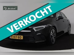 Mercedes-Benz A-klasse - 180 Business Solution Luxury Automaat (SFEERVERLICHTING, NAVIGATIE, CAMERA, PDC, NL-AUTO,