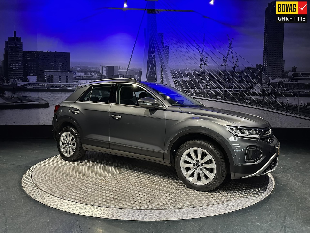 Volkswagen T-Roc - 1.5 TSI Life Business *Facelift*Appconnect*Camera*Trekhaak* - AutoWereld.nl