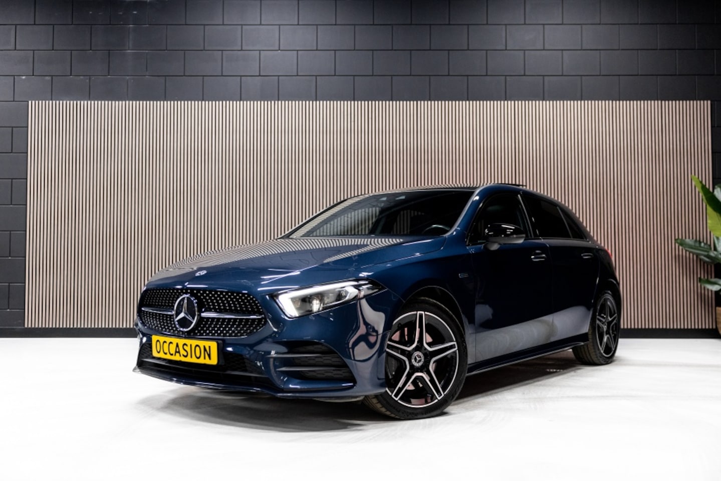 Mercedes-Benz A-klasse - A 250 e AMG Line | Pano | Sfeer | Memory | Stoelverwarming | - AutoWereld.nl