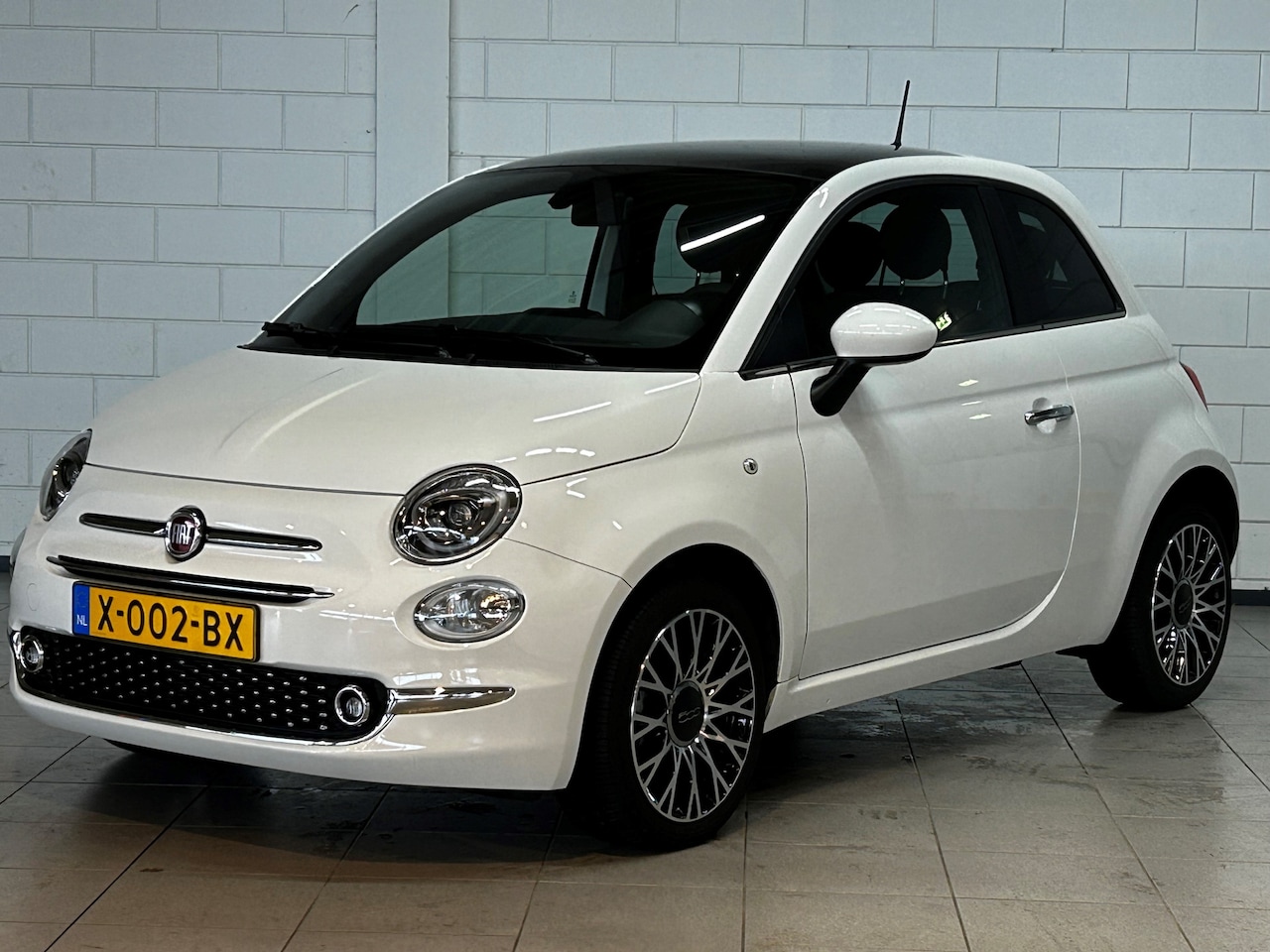 Fiat 500 - 1.0 Hybrid Dolcevita | Panoramadak | Climate control | Full map navigatie | 16" lichtmetal - AutoWereld.nl