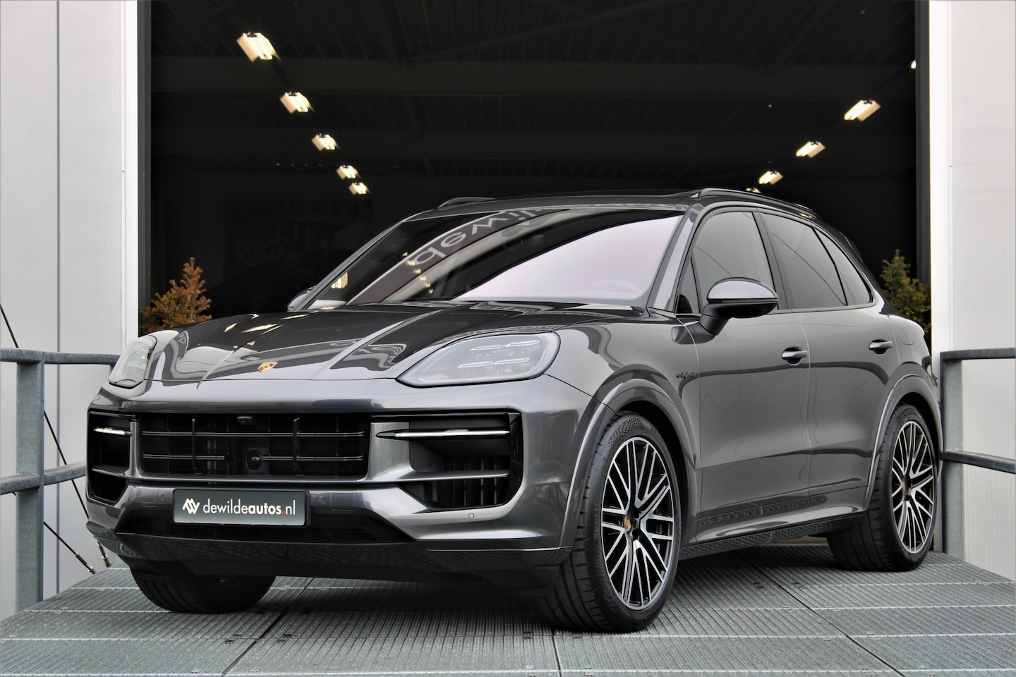 Porsche Cayenne - 3.0 S E-Hybrid SportDesign 520pk Pano Burmester SoftClose PassangerDisplay Stoelventilatie - AutoWereld.nl