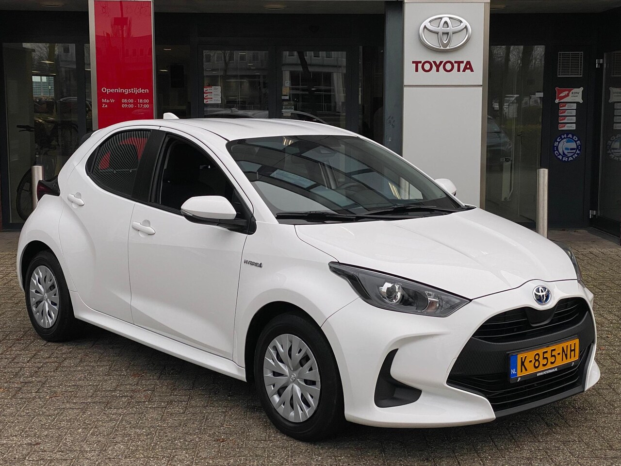 Toyota Yaris - 1.5 HYBRID ACTIVE 5-DEURS APPLE/ANDROID CAMERA AD-CRUISE NL-AUTO - AutoWereld.nl