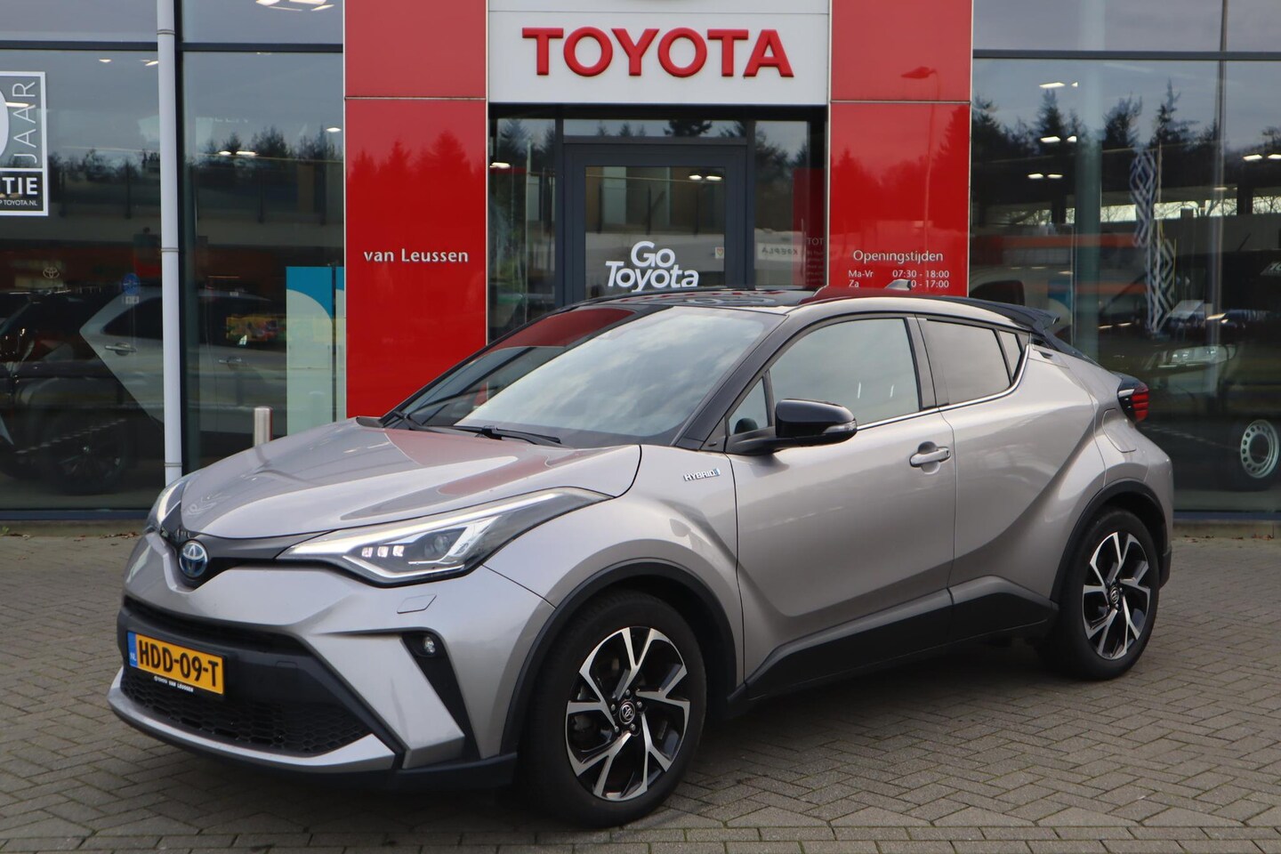 Toyota C-HR - 2.0 HYBRID STYLE 184PK APPLE/ANDROID AD-CRUISE LED-PAKKET P-SENSOREN BLISS STOEL+STUURVERW - AutoWereld.nl