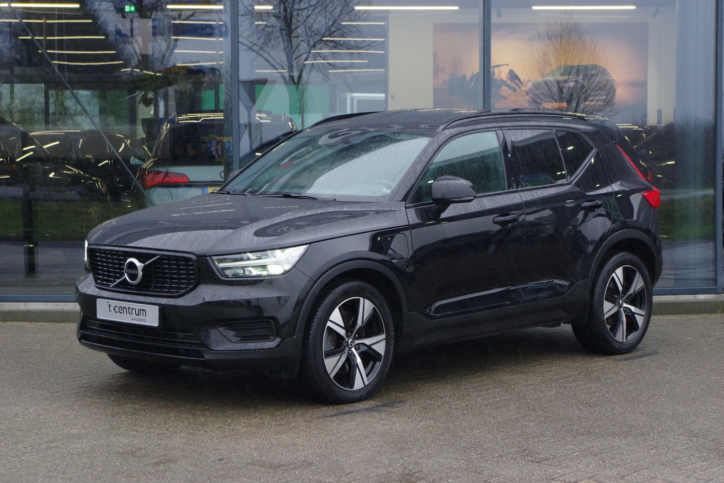 Volvo XC40 - 1.5 T4 211 PK Recharge R-Design PHEV, Panoramadak, Stoel- & Stuurverwarming, Navigatie - AutoWereld.nl