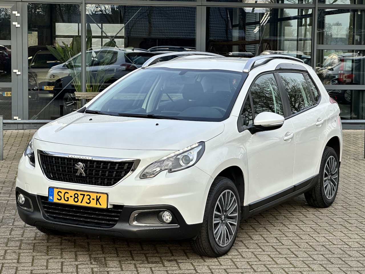 Peugeot 2008 - 1.2 PureTech Active Airco/Navigatie/Nieuwe DB Lees tekst 24-04-2026 APK - AutoWereld.nl