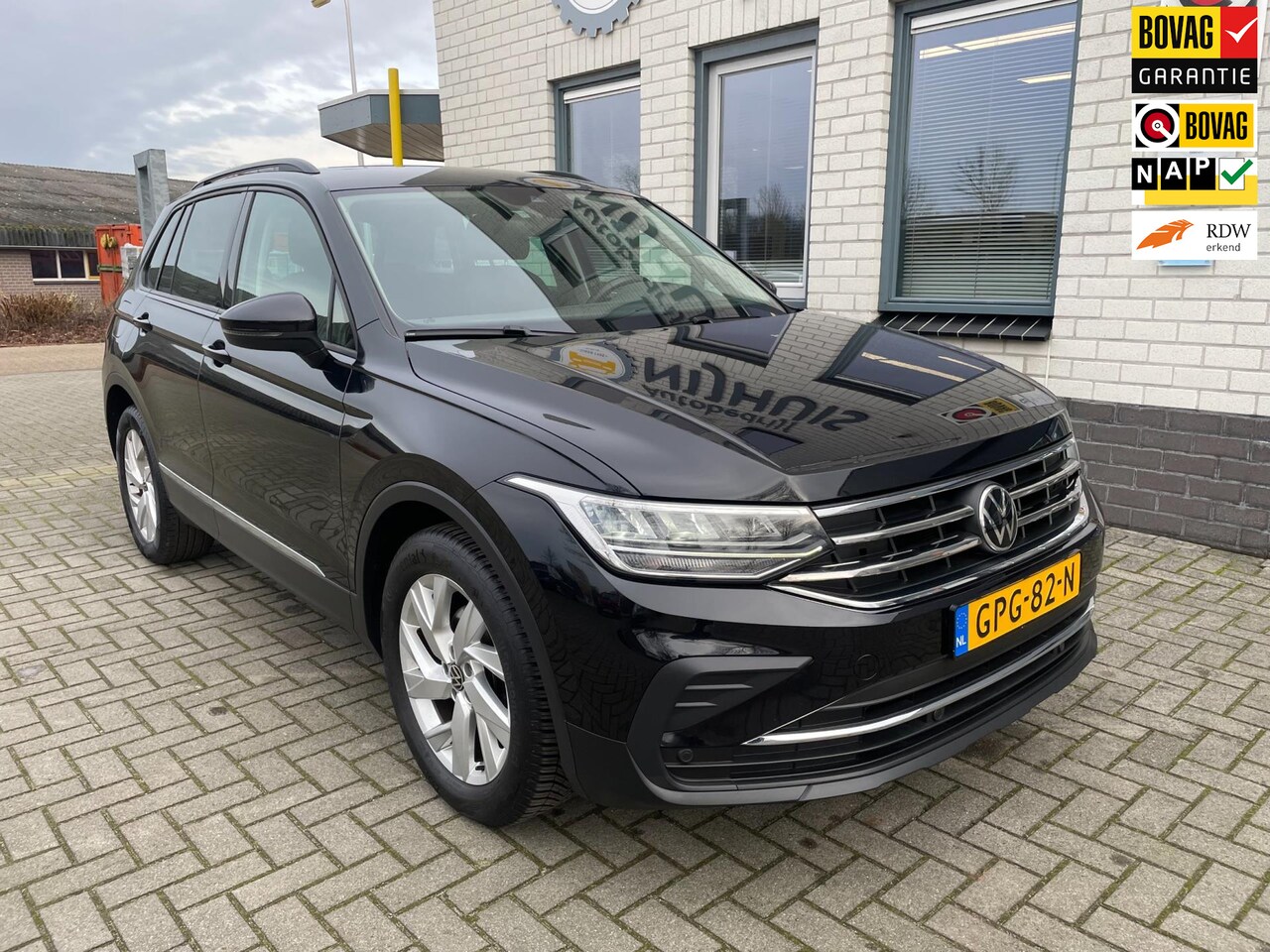 Volkswagen Tiguan - 1.5 TSI Life Business / Clima / Carplay / Autom. achterklep / Add. Cruise / PDC V+A / Stoe - AutoWereld.nl