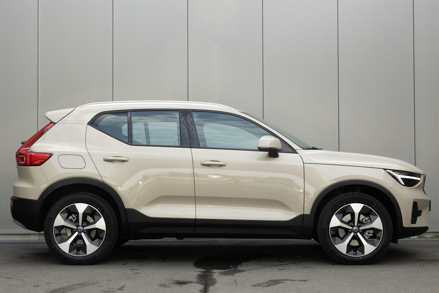 Volvo XC40 - B3 Core Mild Hybrid | Trekhaak | LED | Camera - AutoWereld.nl