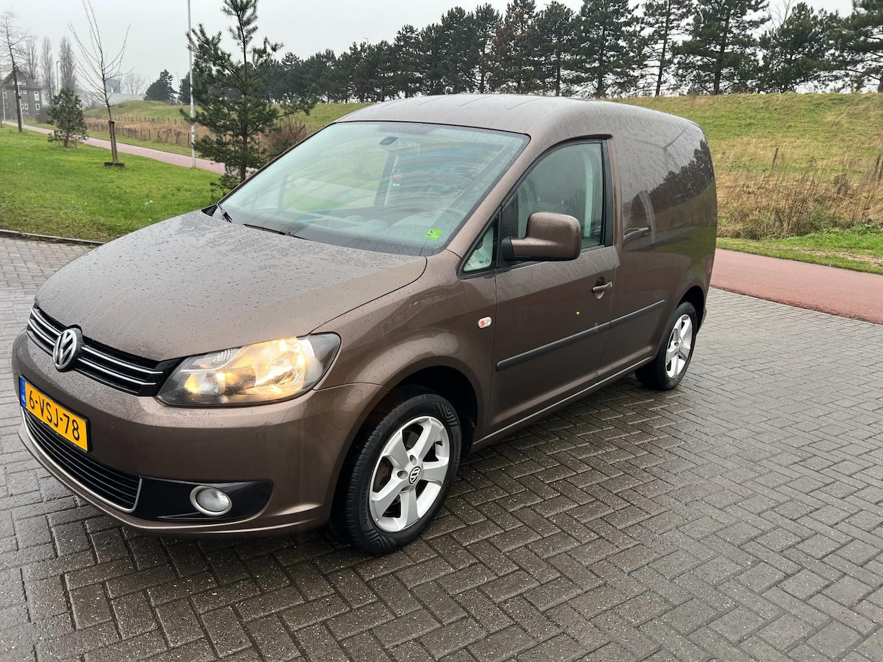 Volkswagen Caddy - 1.6 TDI DSG BJ2011 NWE APK - AutoWereld.nl