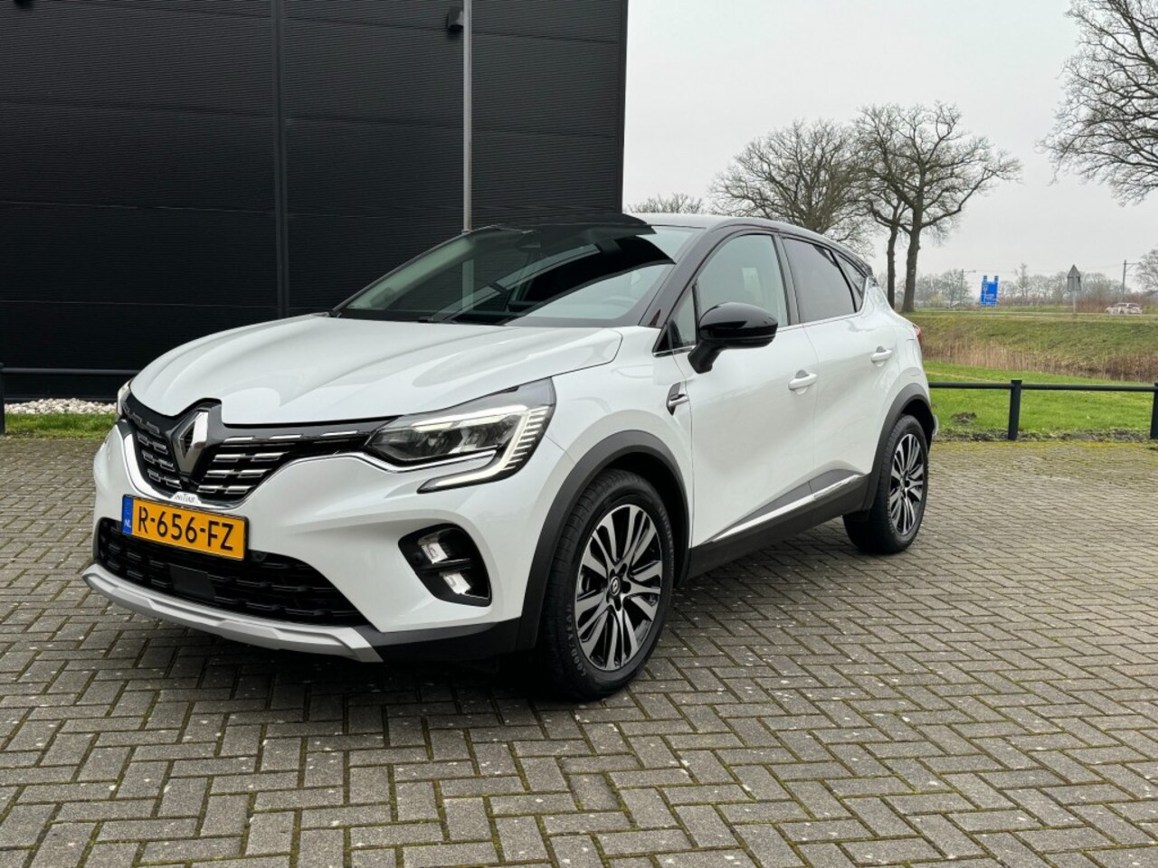 Renault Captur - 1.6 E-Tech Initiale-Plug In Hybride-Leer-18 Inch- - AutoWereld.nl