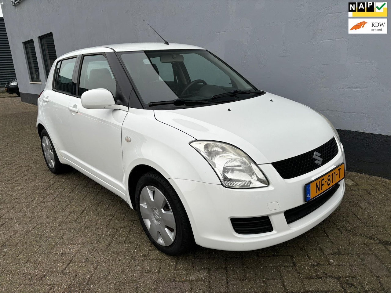 Suzuki Swift - 1.3 Base 1.3 Base ( 5 Drs en Airco ) - AutoWereld.nl