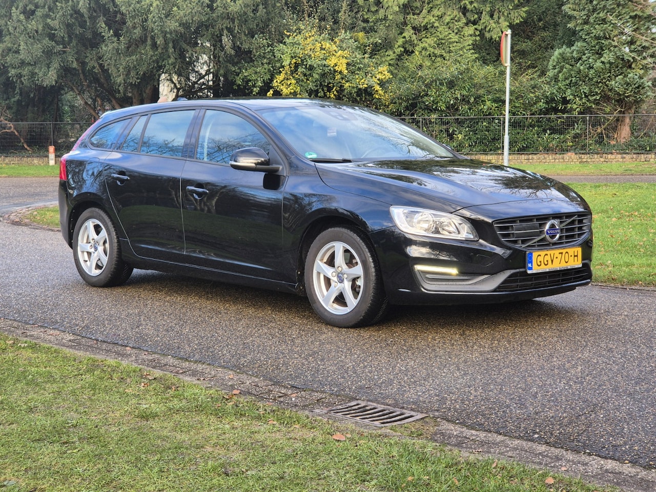 Volvo V60 - 2.0 D3 Momentum Business - AutoWereld.nl