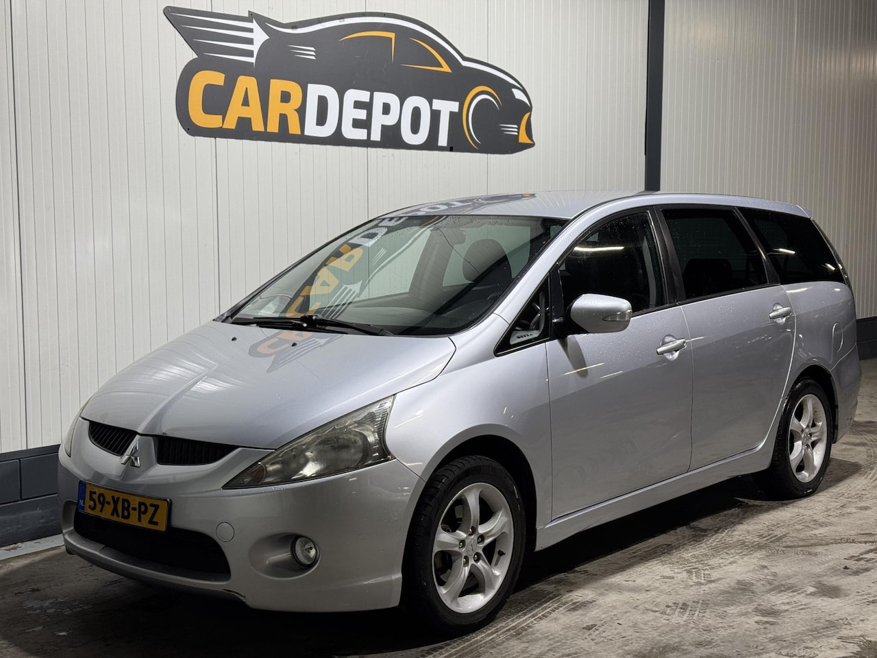 Mitsubishi Grandis - 2.4-16V Intense 2.4-16V Intense - AutoWereld.nl