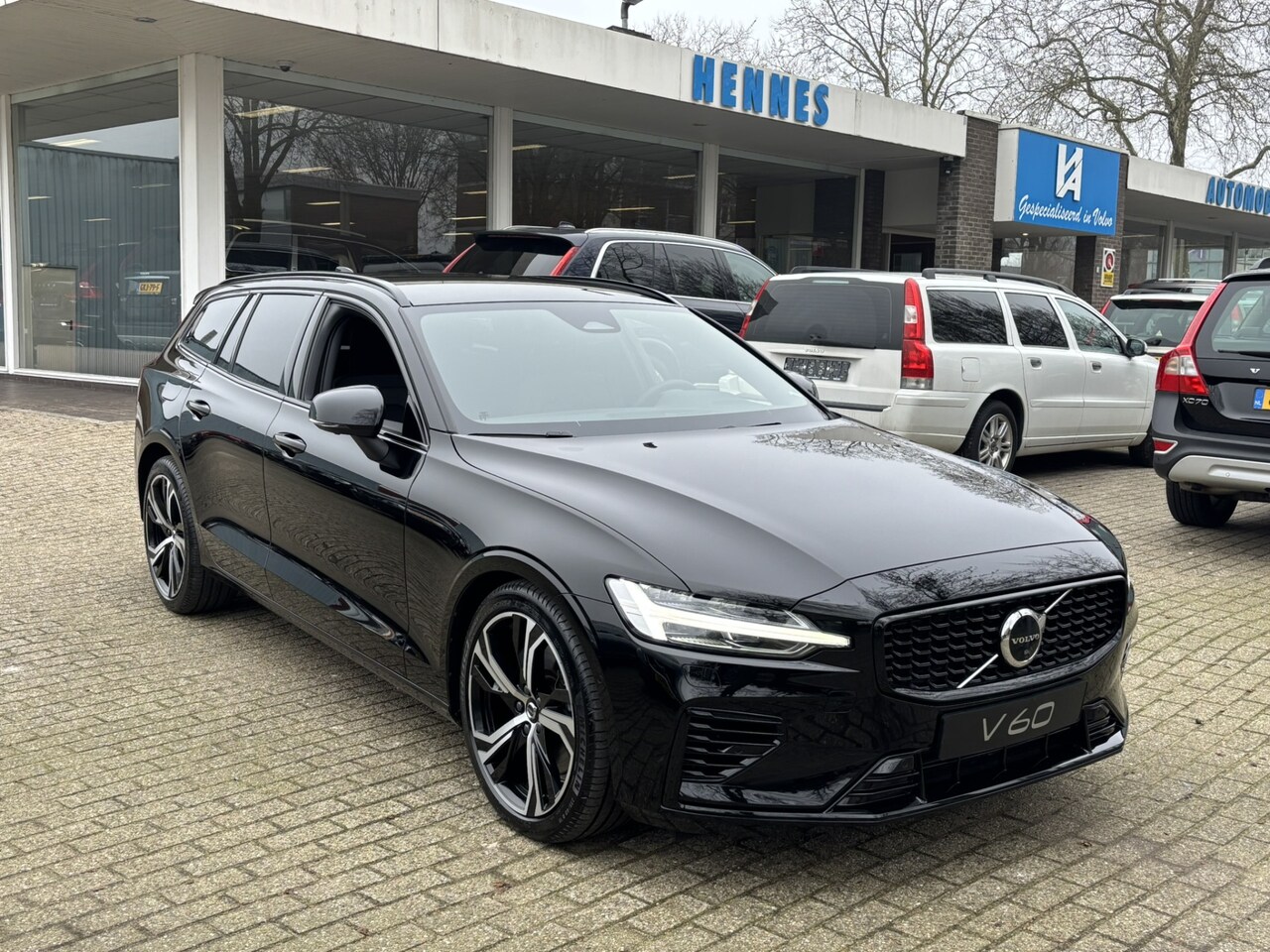 Volvo V60 - T6 Recharge AWD 350pk Long Range Plus Dark - AutoWereld.nl