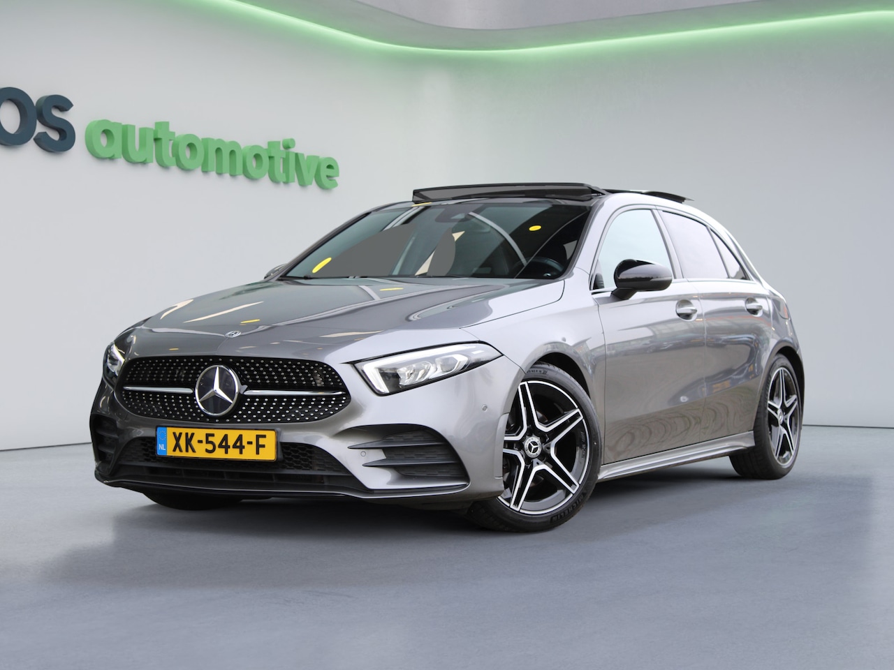 Mercedes-Benz A-klasse - 200 Business Solution AMG Night Upgrade | PANO | TREKHAAK | CARPLAY | SPORTSTOELEN VOOR - AutoWereld.nl