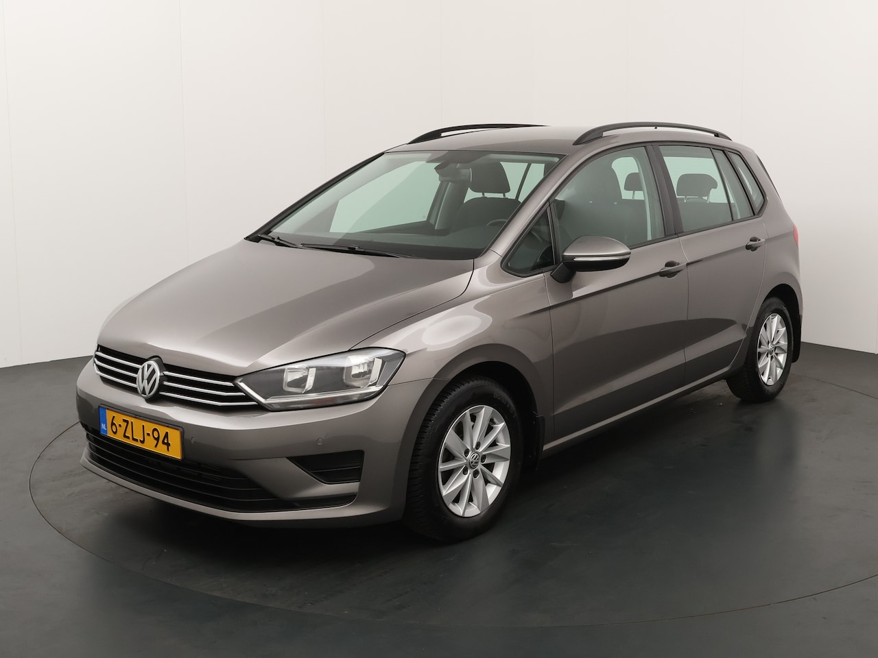 Volkswagen Golf Sportsvan - 1.4 TSI Comfortline Automatische airco, navigatie, trekhaak, parkeersensoren, cruise contr - AutoWereld.nl