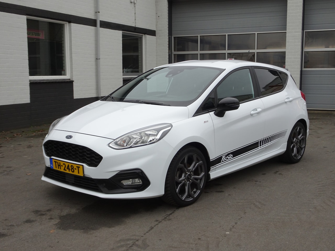 Ford Fiesta - 1.0 EcoBoost ST-Line Airco, apple carplay, licht metalen velgen, parkeersensoren, trekhaak - AutoWereld.nl