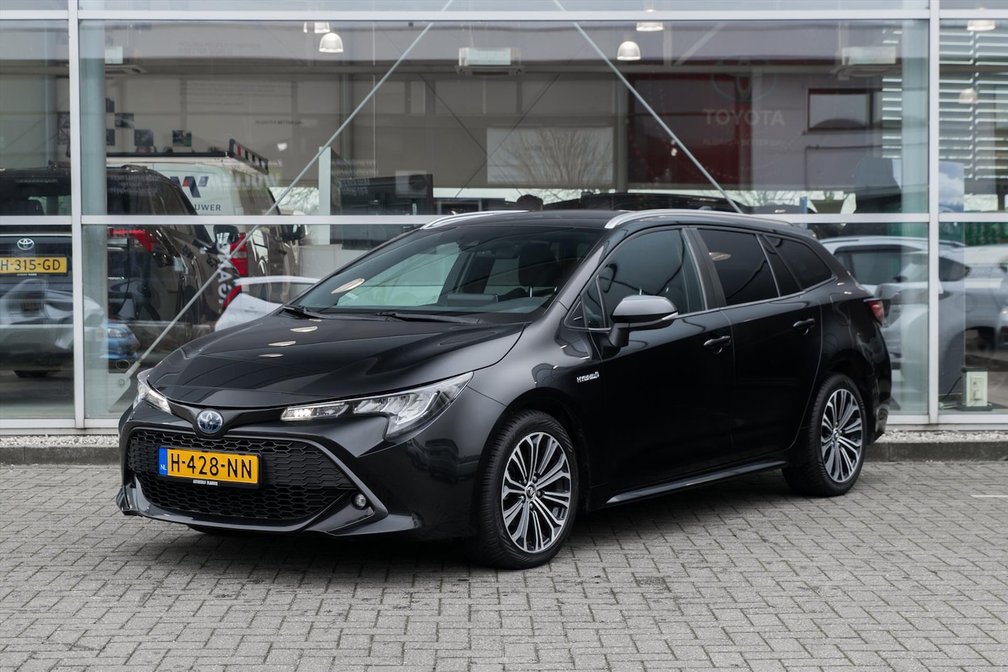 Toyota Corolla Touring Sports - Dynamic 1.8 Hybrid 122pk CVT - AutoWereld.nl