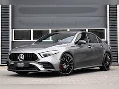 Mercedes-Benz A-klasse - 250 AMG 225 PK / NIGHT / SFEER / RODE GORDELS / LED / CAMERA / WIDESCREEN / 19"