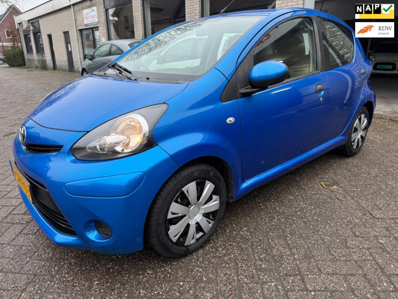 Toyota Aygo - 1.0 VVT-i Now AIRCO ORG 87932 KM NAP O.H BOEKJES 4X NW BANDEN NW APK NW STAAT NW OLIE BEUR - AutoWereld.nl