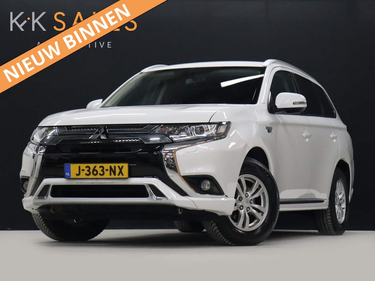 Mitsubishi Outlander - 2.4 PHEV Pure [CAMERA, TREKHAAK, KEYLESS, STOELVERWARMING, CLIMATE, BLUETOOTH, NIEUWSTAAT] - AutoWereld.nl