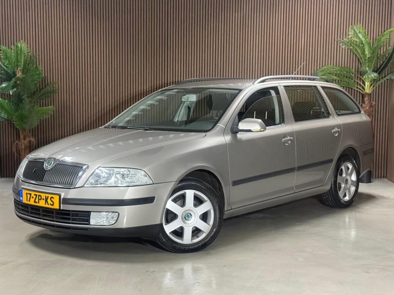 Skoda Octavia Combi - 1.6 Ambiente 1.6 Ambiente - AutoWereld.nl