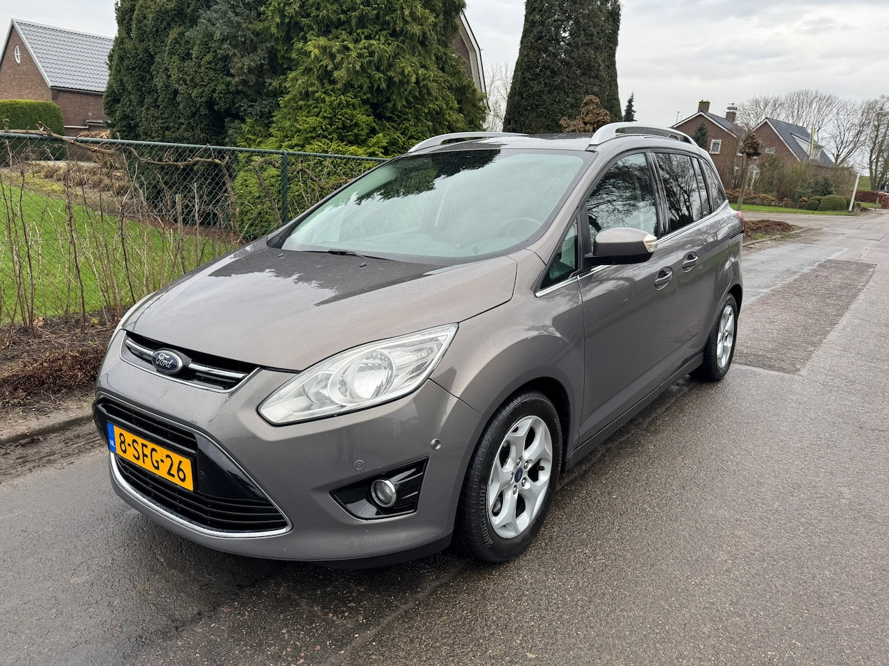 Ford Grand C-Max - 1.0 Titanium 7p. LEER STOELVERWARMING AIRCO - AutoWereld.nl