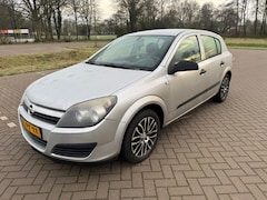 Opel Astra - 1.6 Essentia Automaat / Airco