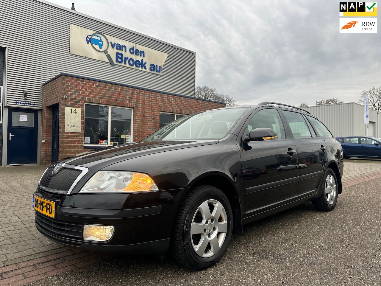 Skoda Octavia Combi - 1.6 Ambiente 1.6 Ambiente - AutoWereld.nl