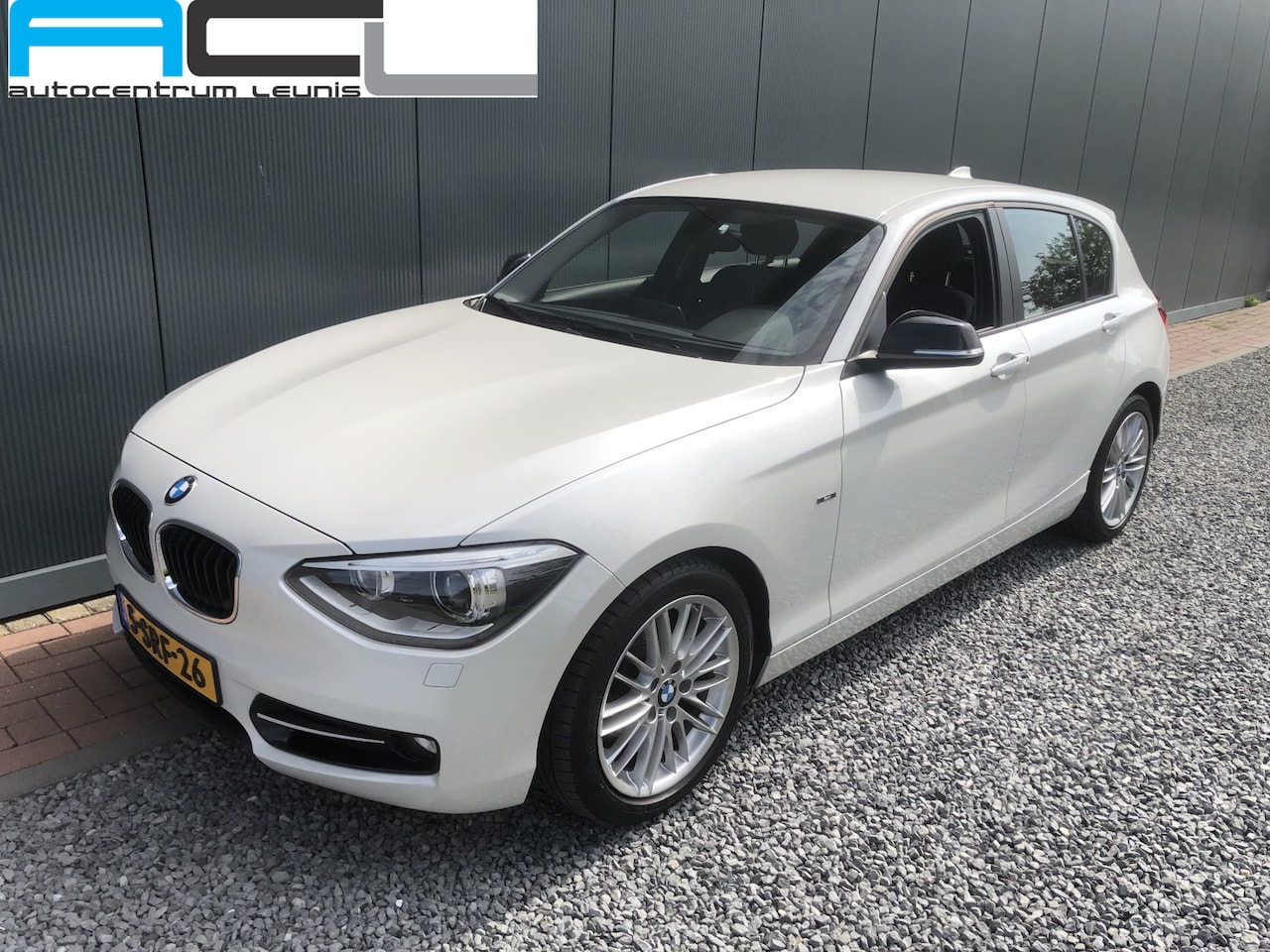 BMW 1-serie - 116i 136pk Executive Sportline 5-drs - AutoWereld.nl