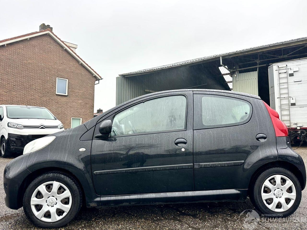 Peugeot 107 - 1.0-12V 68pk XS 5drs - 87dkm nap - airco - - AutoWereld.nl