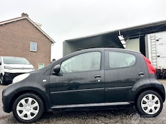 Peugeot 107 - 1.0-12V 68pk XS 5drs - 87dkm nap - airco - elektr ramen voor - radio - aux - facelift - ri