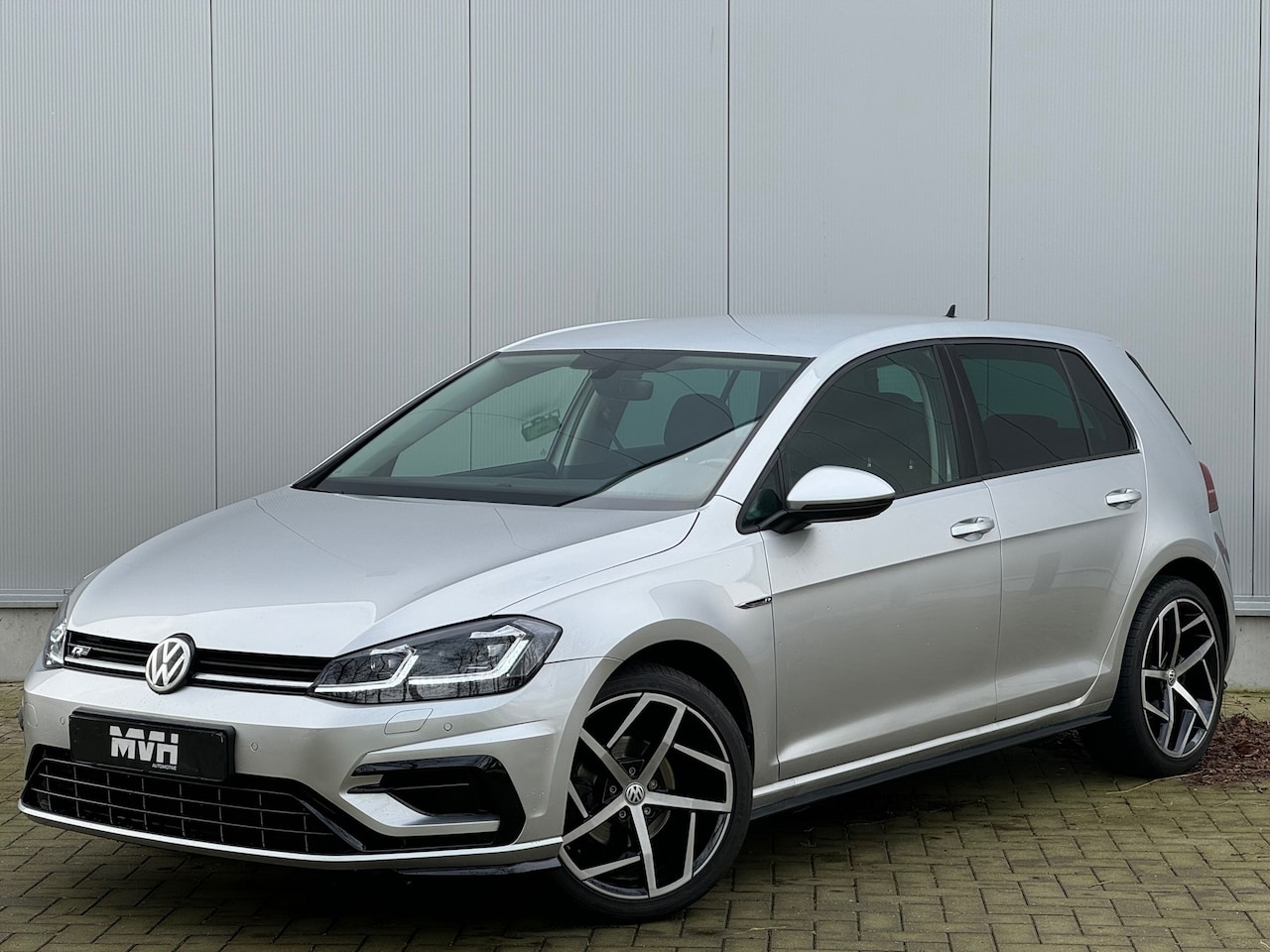 Volkswagen Golf - 7,5 - 1.0 TSI - Virtual - R-Line - Camera - Carplay - LED - 18 Inch - Facelift - AutoWereld.nl