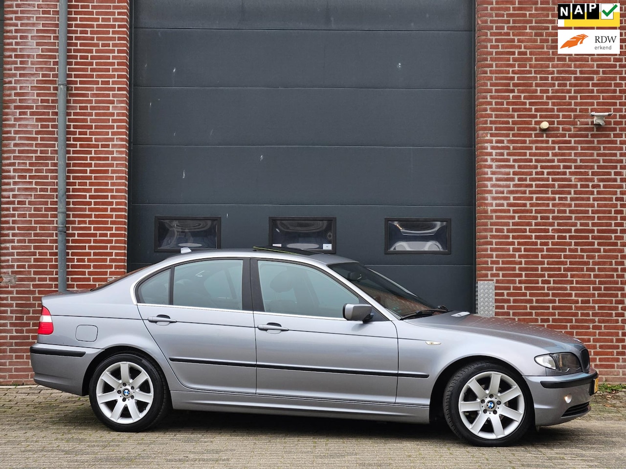 BMW 3-serie - 320i Special Executive Automaat|Pano|Leder|Stoelver|Navi|Pdc|Nap|Boekjes - AutoWereld.nl