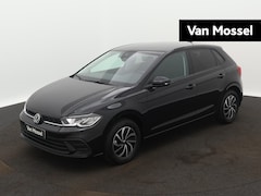 Volkswagen Polo - 1.0 TSI Life Edition 95 PK | Velgen 15'' | Parkeersensoren | Achteruitrijcamera | LED Verl