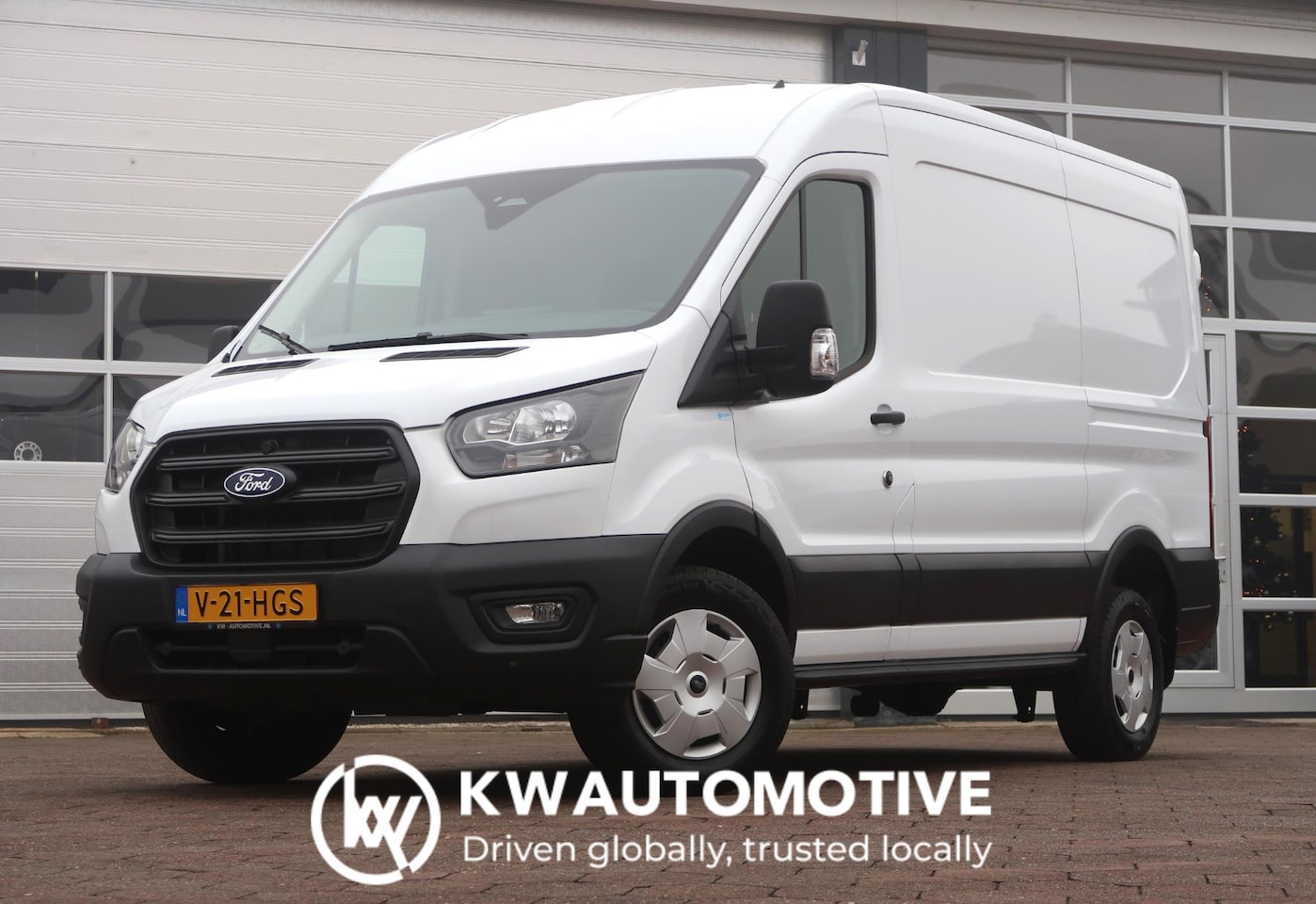 Ford Transit - 350 2.0 TDCI L2H2 RWD CAMERA/ APPLE CARPLAY/ AIRCO/ CRUISE/ TREKHAAK - AutoWereld.nl