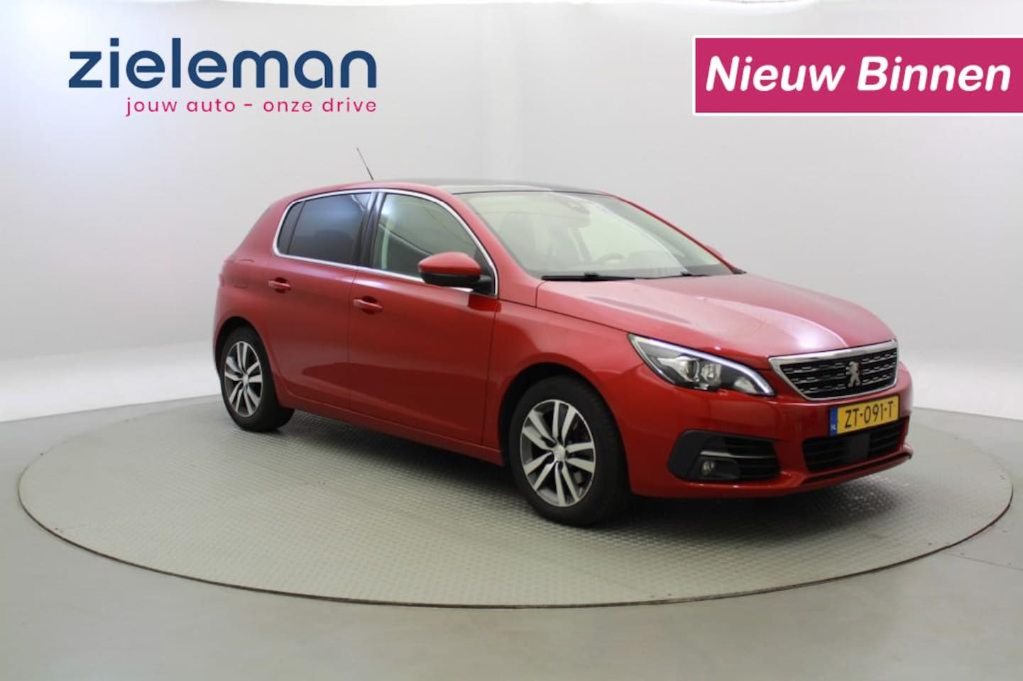 Peugeot 308 - 1.2 Premium Automaat - Panorama, Trekhaak, Carplay, Camera - AutoWereld.nl