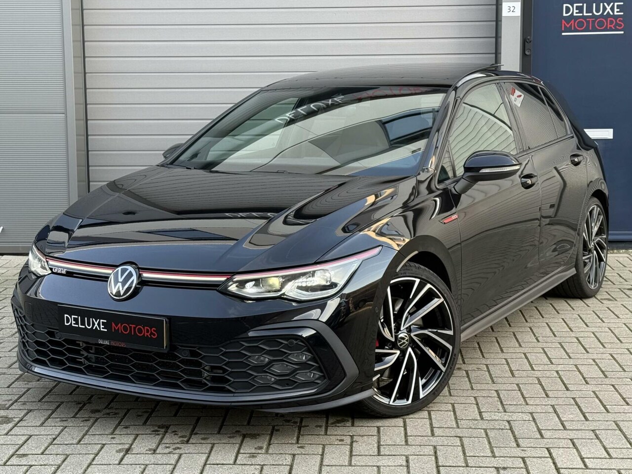 Volkswagen Golf - 2.0 TSI GTI Leder/Pano/Camera/IQ - AutoWereld.nl