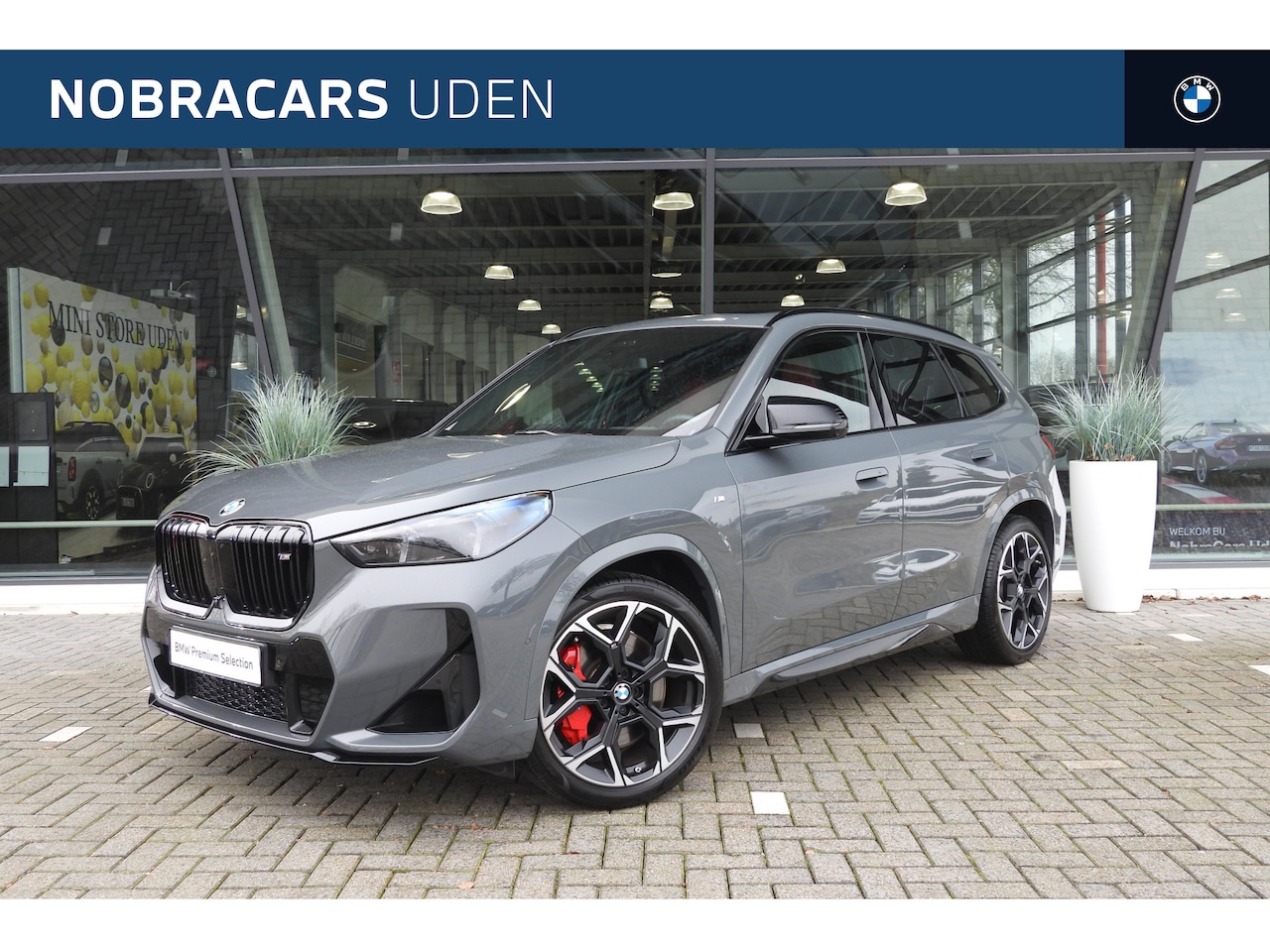 BMW X1 - M35i High Executive Automaat / Panoramadak / M sportstoelen / Adaptieve LED / Parking Assi - AutoWereld.nl