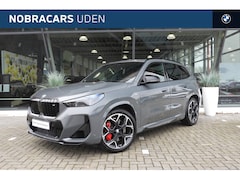 BMW X1 - M35i High Executive Automaat / Panoramadak / M sportstoelen / Adaptieve LED / Parking Assi