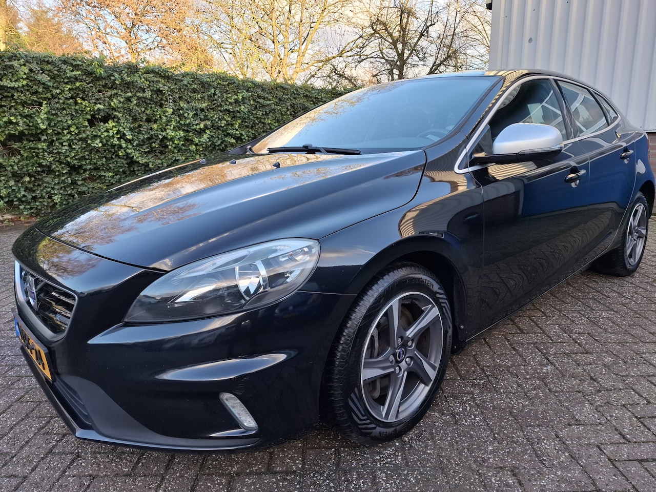 Volvo V40 - 2.0 D4 R-Design Business CLIMAT/CRUISE/HALF LEER/PDC.A 190PK - AutoWereld.nl