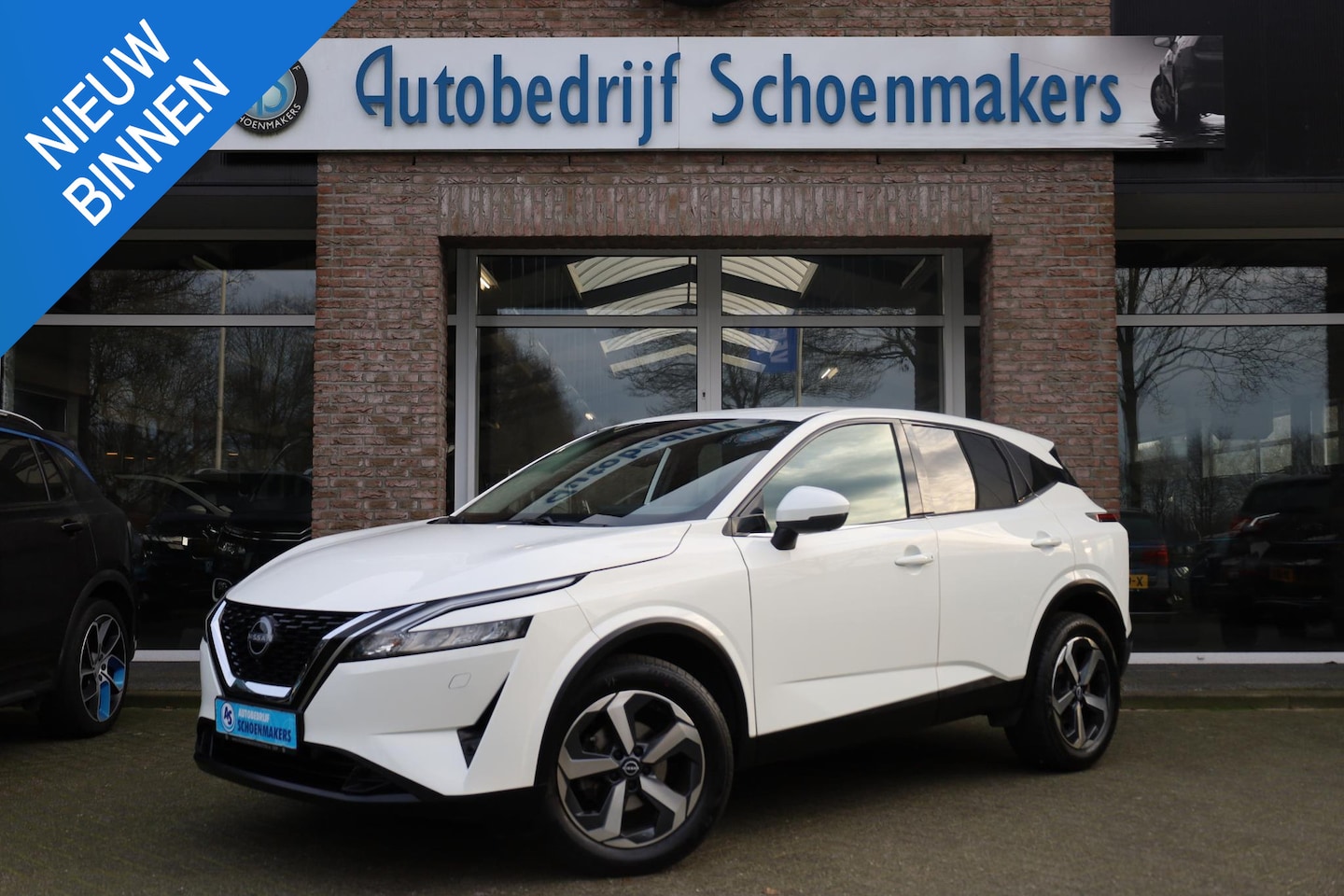 Nissan Qashqai - 1.3 MHEV Xtronic N-Connecta CARPLAY 360-CAMERA RUIT/STUUR/STOELVERWARMING DAB 18"LMV 2xKEY - AutoWereld.nl