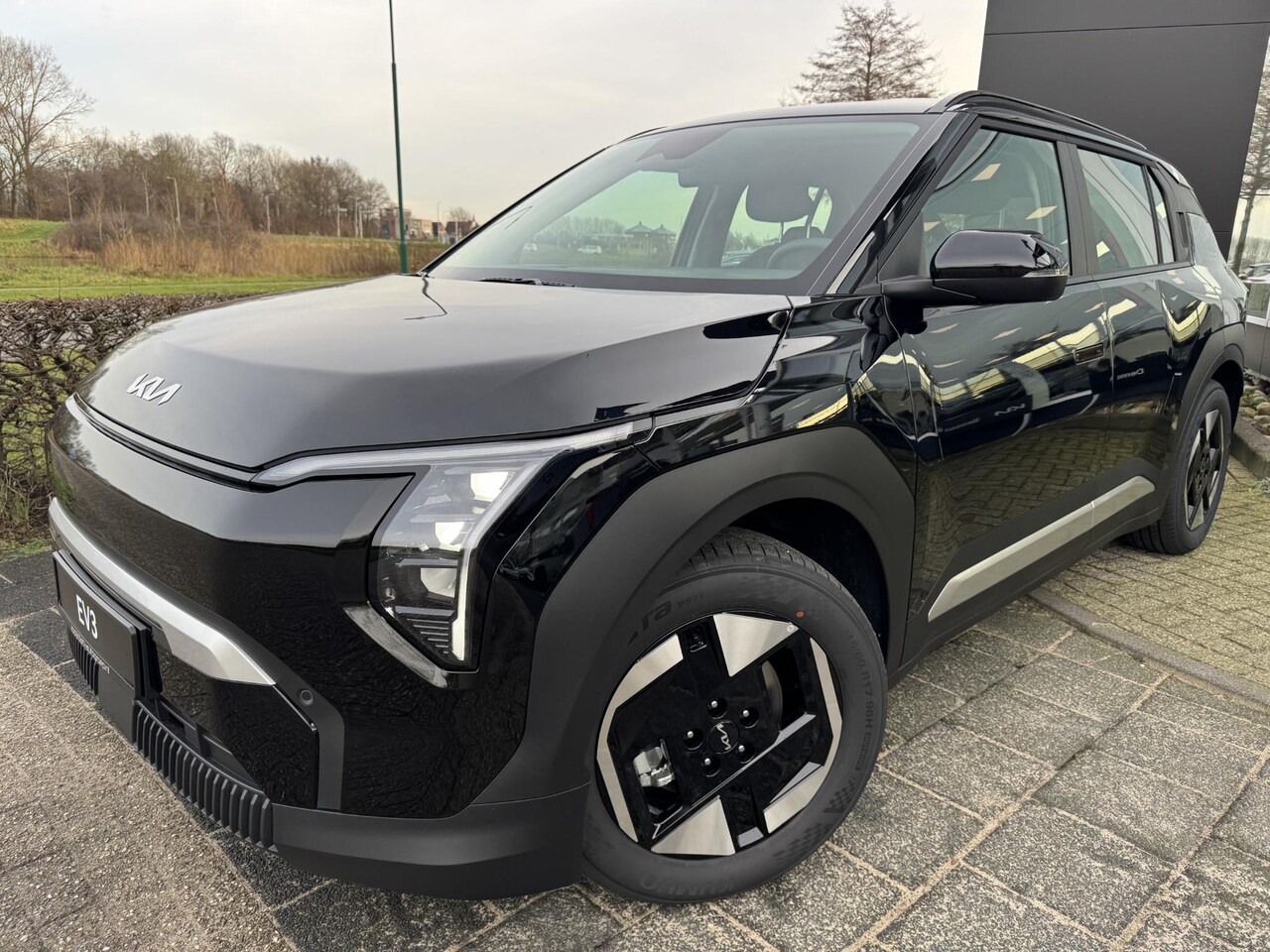 Kia EV3 - Air 81.4 kWh €38.265,- RIJKLAAR! Nu €3.230,- voordeel! Meerdere kleuren en uitvoeringen le - AutoWereld.nl