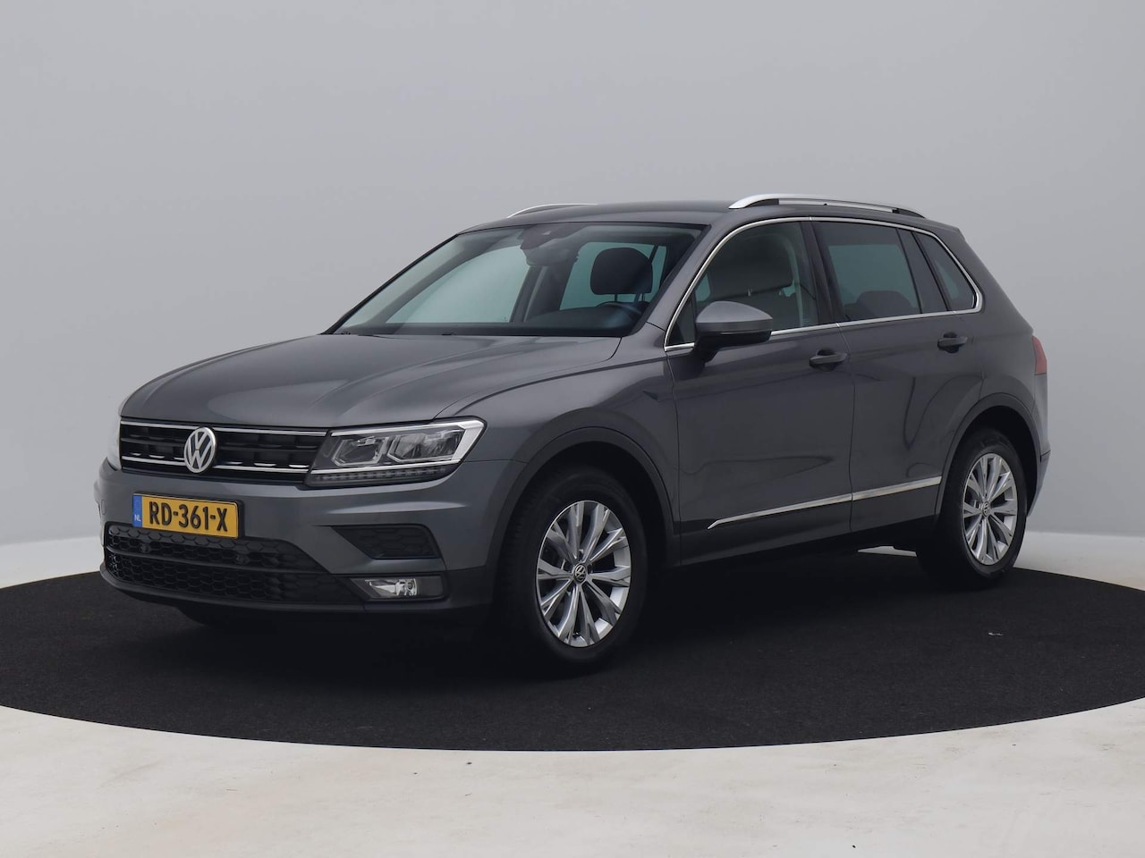 Volkswagen Tiguan - 1.4 TSI Comfortline Business 6-Bak | ADAPTIVE | CARPLAY - AutoWereld.nl