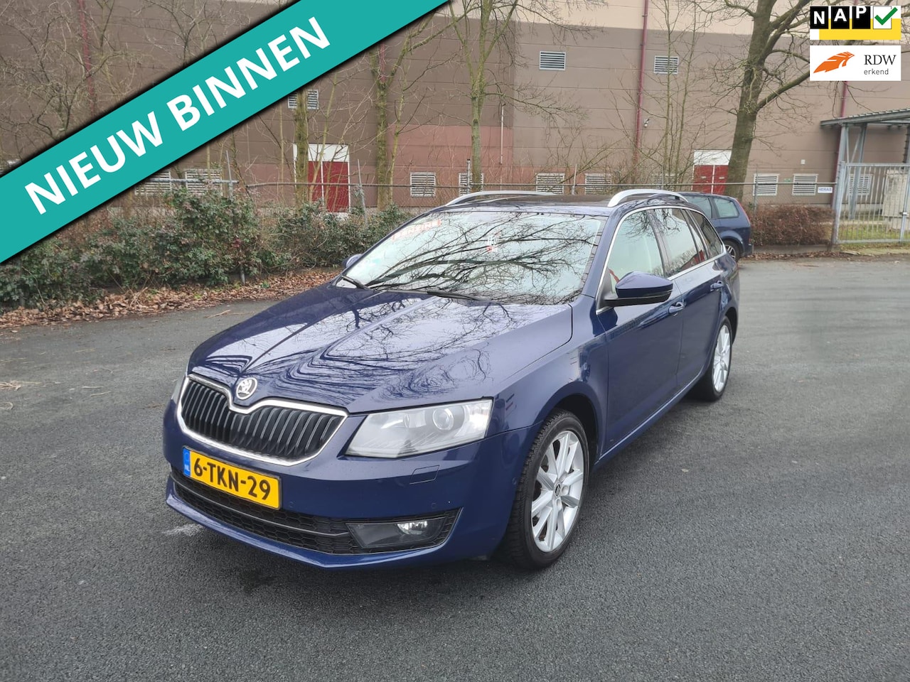 Skoda Octavia Combi - 1.2 TSI Greentech Elegance Businessline ZEER NETTE AUTO - AutoWereld.nl