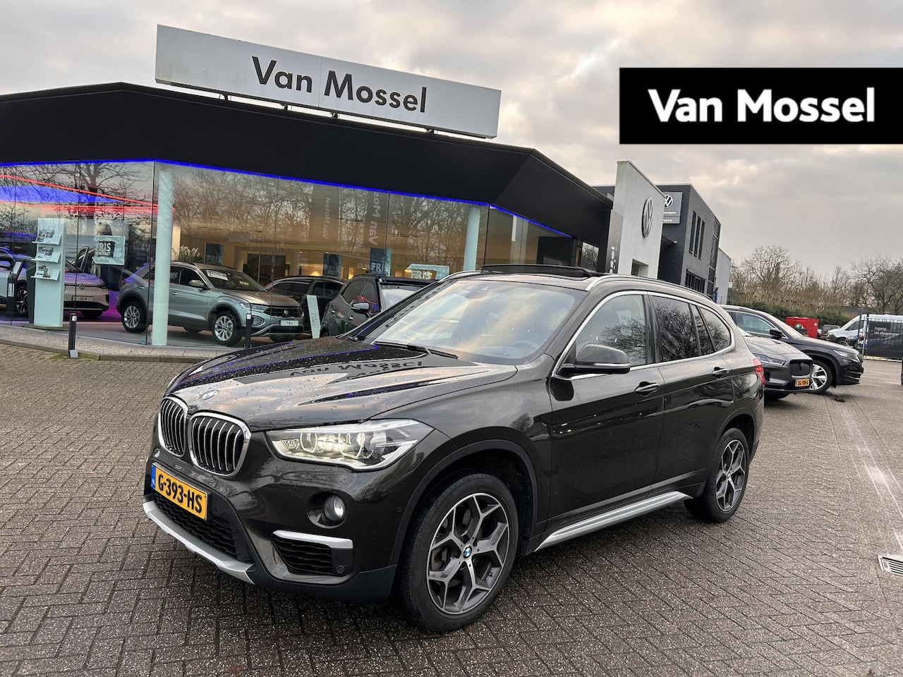 BMW X1 - sDrive20i High Executive | VERWACHT | PANORAMADAK | LEDER | HEAD UP DISPLAY | ACHTERUITRIJ - AutoWereld.nl