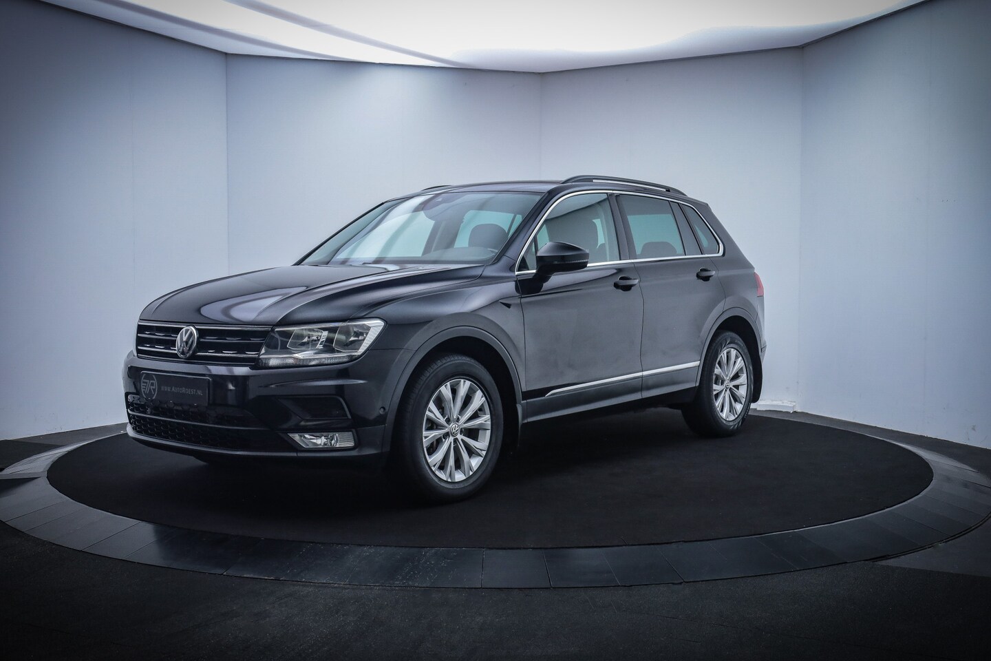 Volkswagen Tiguan - 2.0TSI Dsg 4Motion COMF.Exe. CAMERA/CARPLAY/NAVI/STUUR+STOELVERW./ELEK TREKHAAK/MASSAGESTO - AutoWereld.nl