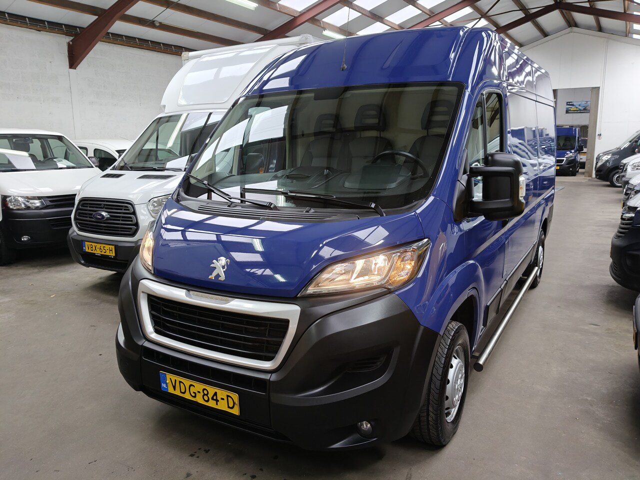 Peugeot Boxer - 330 2.2 BlueHDi 120 L2H2 Premium 330 2.2 BlueHDi 120 L2H2 Premium - AutoWereld.nl