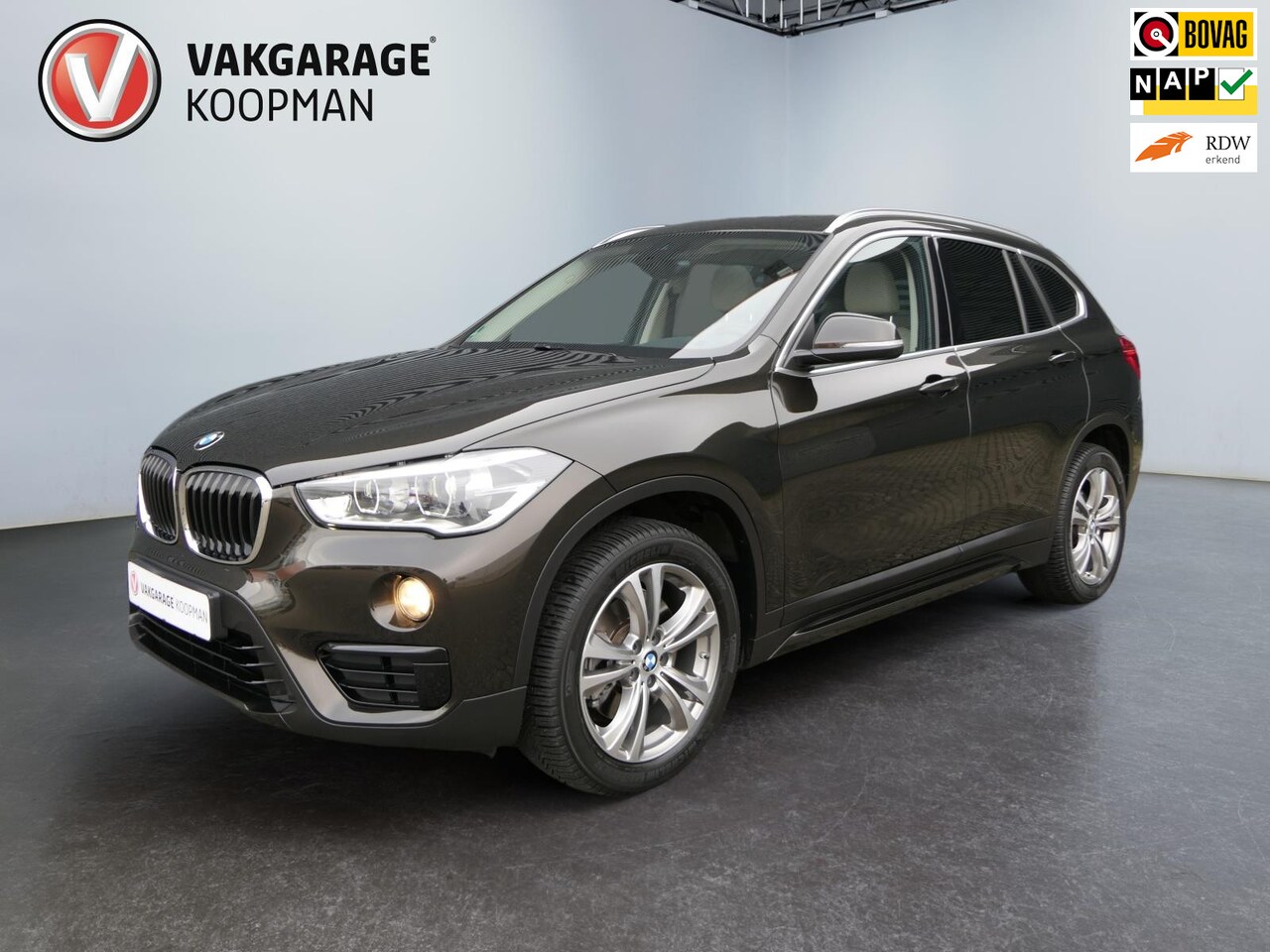 BMW X1 - SDrive20i Centennial High Executive. Leder/Pano/Cruise/Stoelverwarming. ZEER MOOI! - AutoWereld.nl